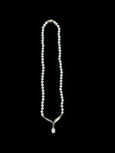 Ladda upp bild till gallerivisning, 23-4A Akoya Cultured Pearls with diamond pendant