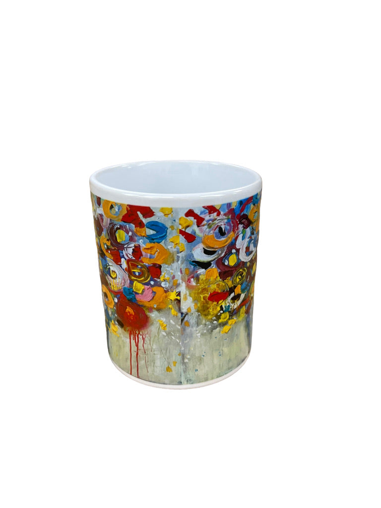 Taza con diseño floral abstracto