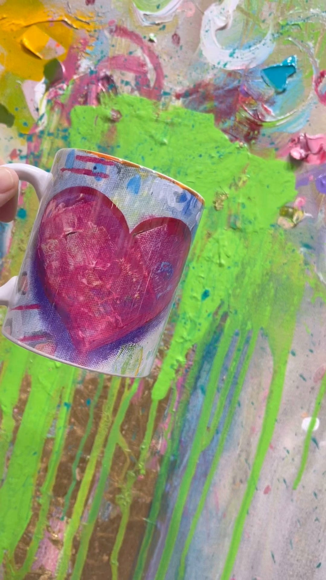Taza con corazón rosa y verde