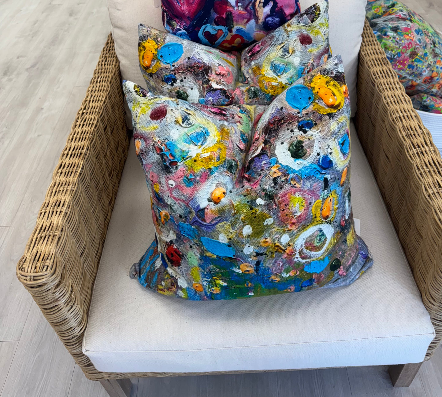 Almohada con diseño floral en jarrón verde de 20 x 20 pulgadas