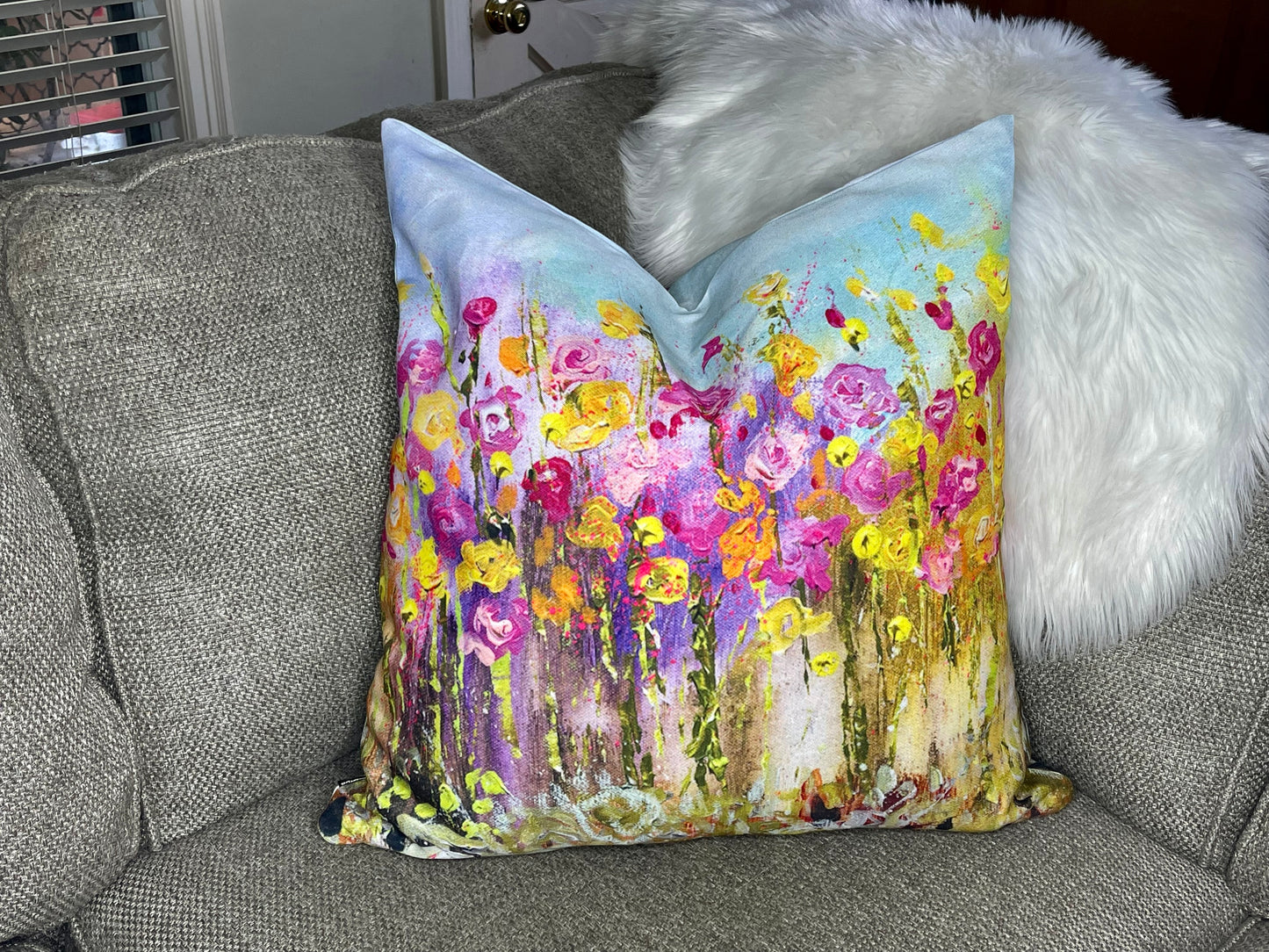 Almohada decorativa con flores en 3 tamaños disponibles