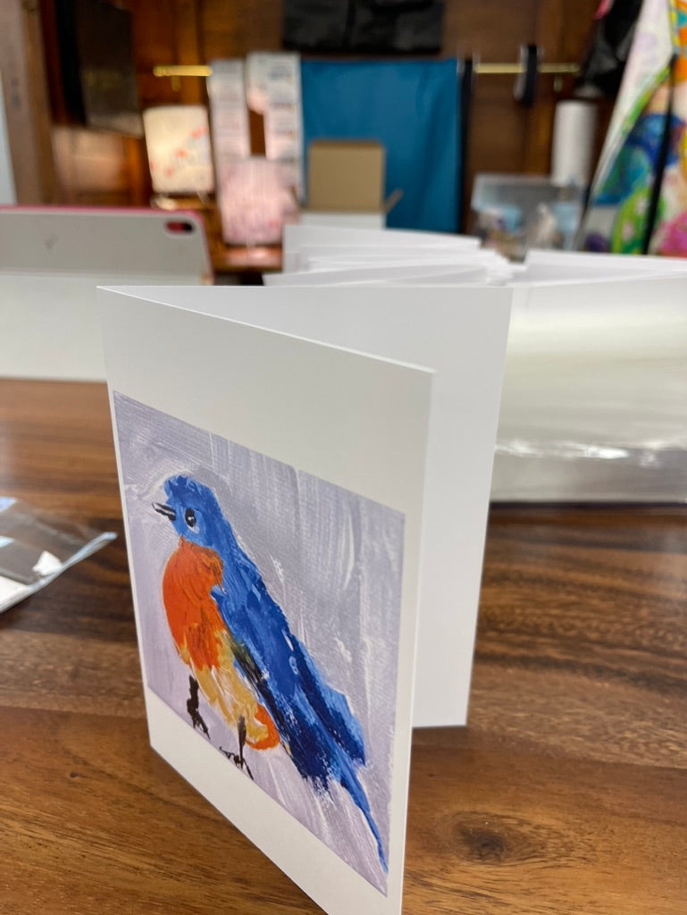 Tarjeta de pajarito azul con sobre 