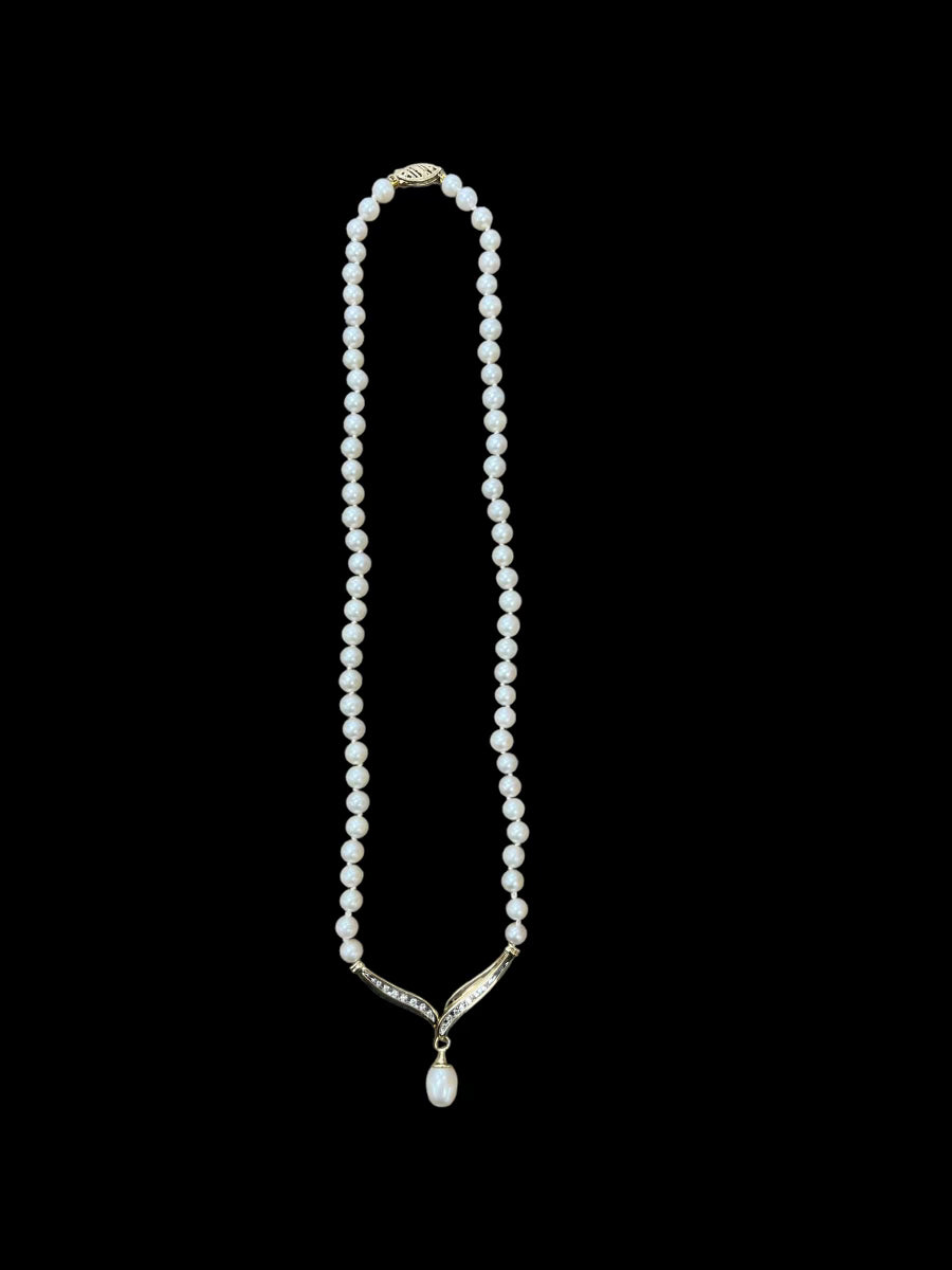 23-4A Akoya Cultured Pearls with diamond pendant