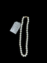 Ladda upp bild till gallerivisning, 23/30 Akoya Cultured Pearls with 14k yellow gold clasp
