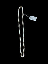 Ladda upp bild till gallerivisning, 23/12 Akoya Cultured Pearls with 14k yellow gold clasp
