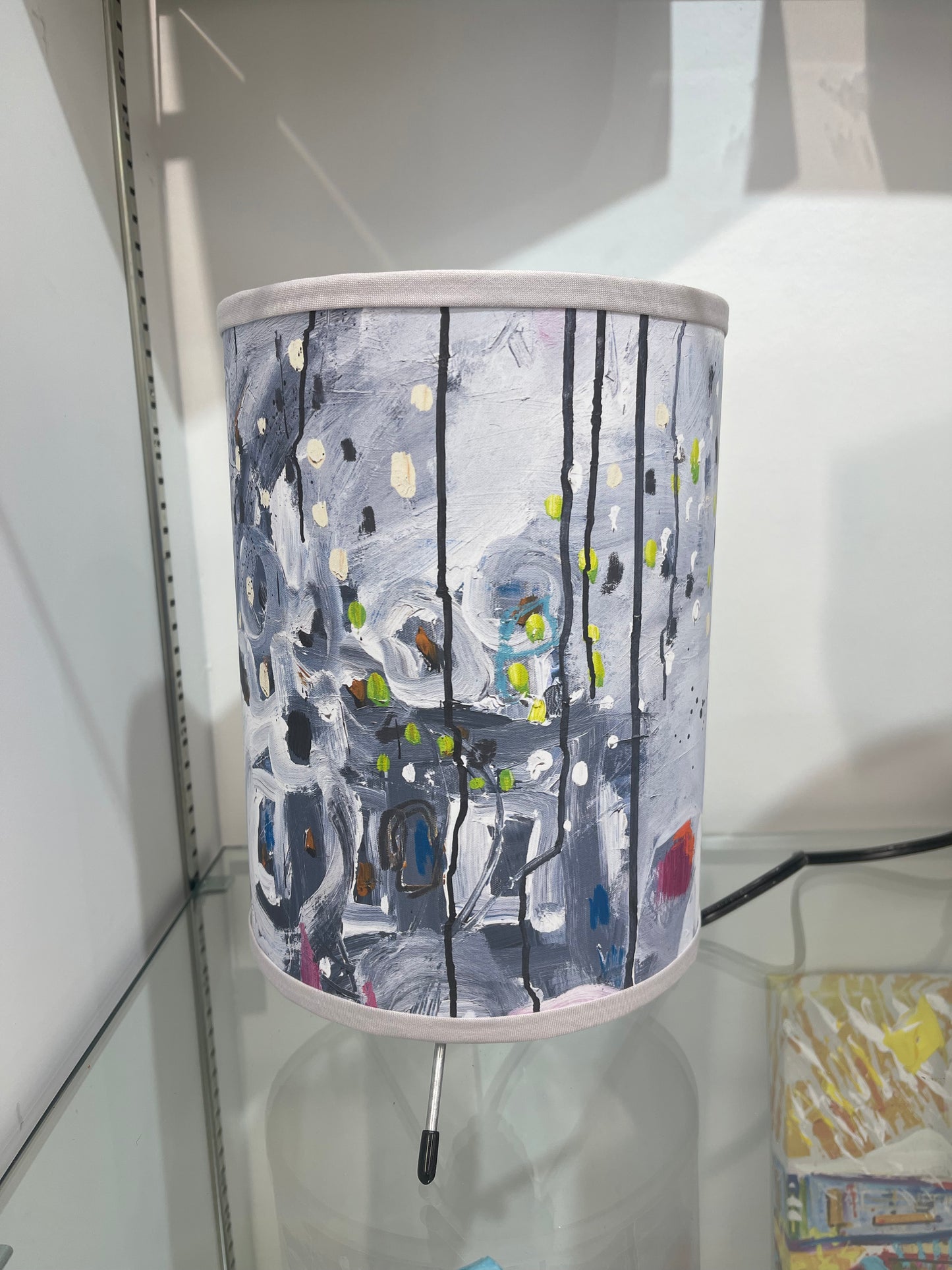 Lámpara de arte en blanco y negro y rosa intenso 